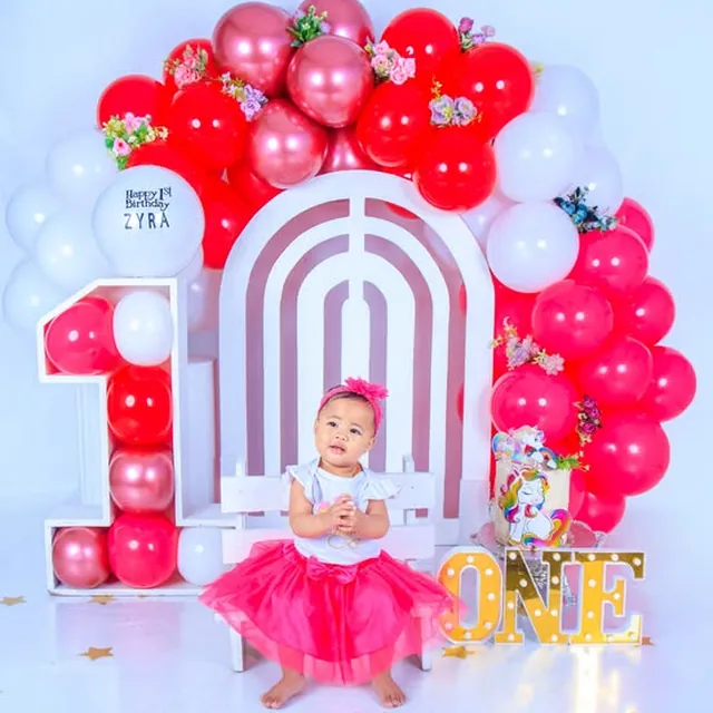 First birthday session, red and pink balloon arch with unicorn theme